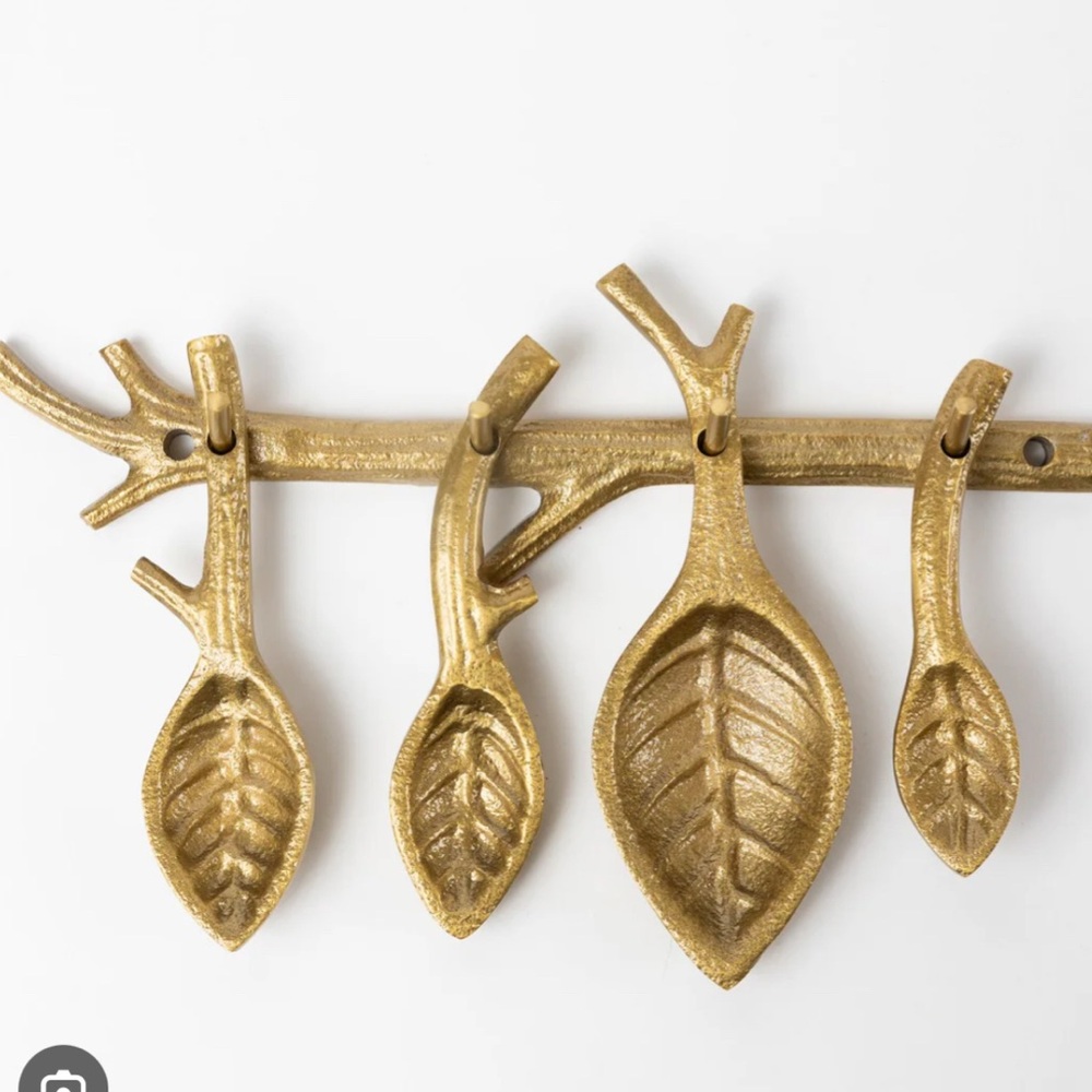 NWOT! Shikah measuring spoons & holder leaf shaped from Ten Thousand Villages!